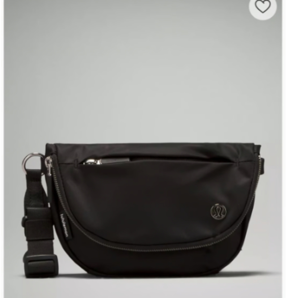 (NWT) Lululemon All Night Festival Bag 5L in Black/Silver